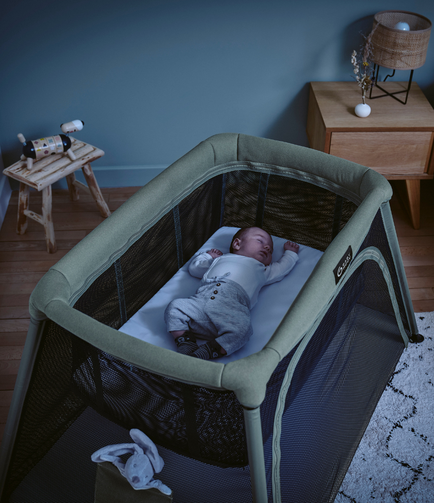 Lit parapluie avec berceau intégré - Moov & Comfy Reconditionné